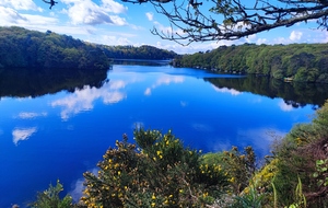 STADE TRAIL AU LAC DE GUERLEDAN( Bretagne) l