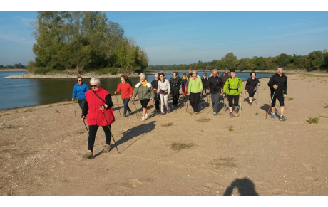 La marche nordique sur les sentiers d'automne 