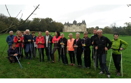 La Marche Nordique mène la vie de château !