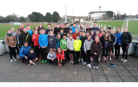 Stage d'Athlé de noël pour les jeunes de l' ASEC et l' ACV .